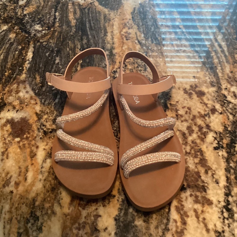 Girls sandals size 5 1/2
